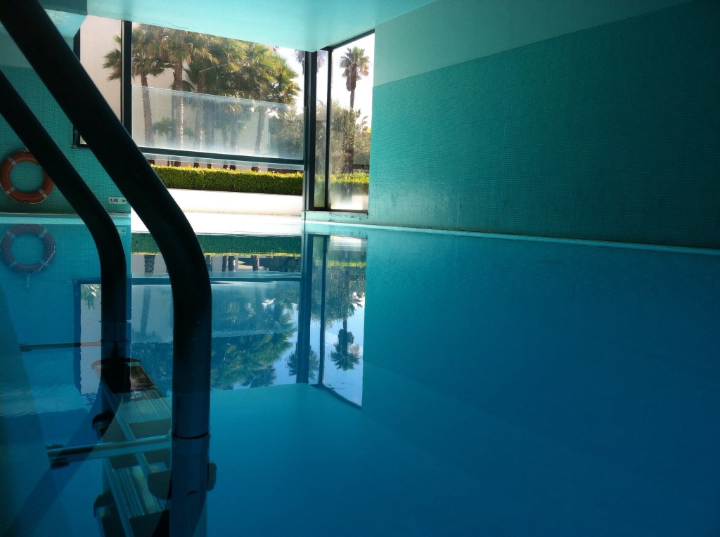 2. Nadamos na Piscina aquecida do Vidamar Resorts Madeira