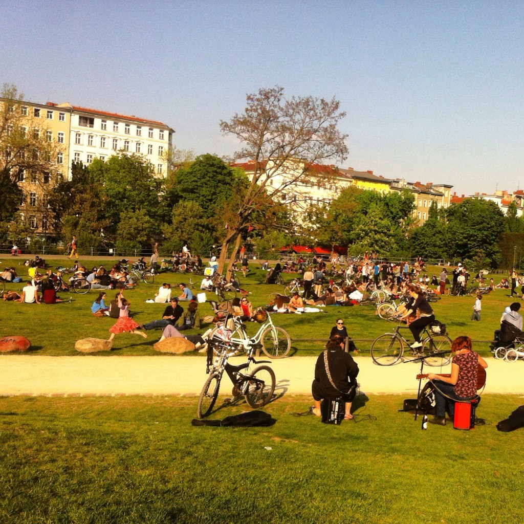 Numa tarde de sol, relaxa-se no Golitzer Park
