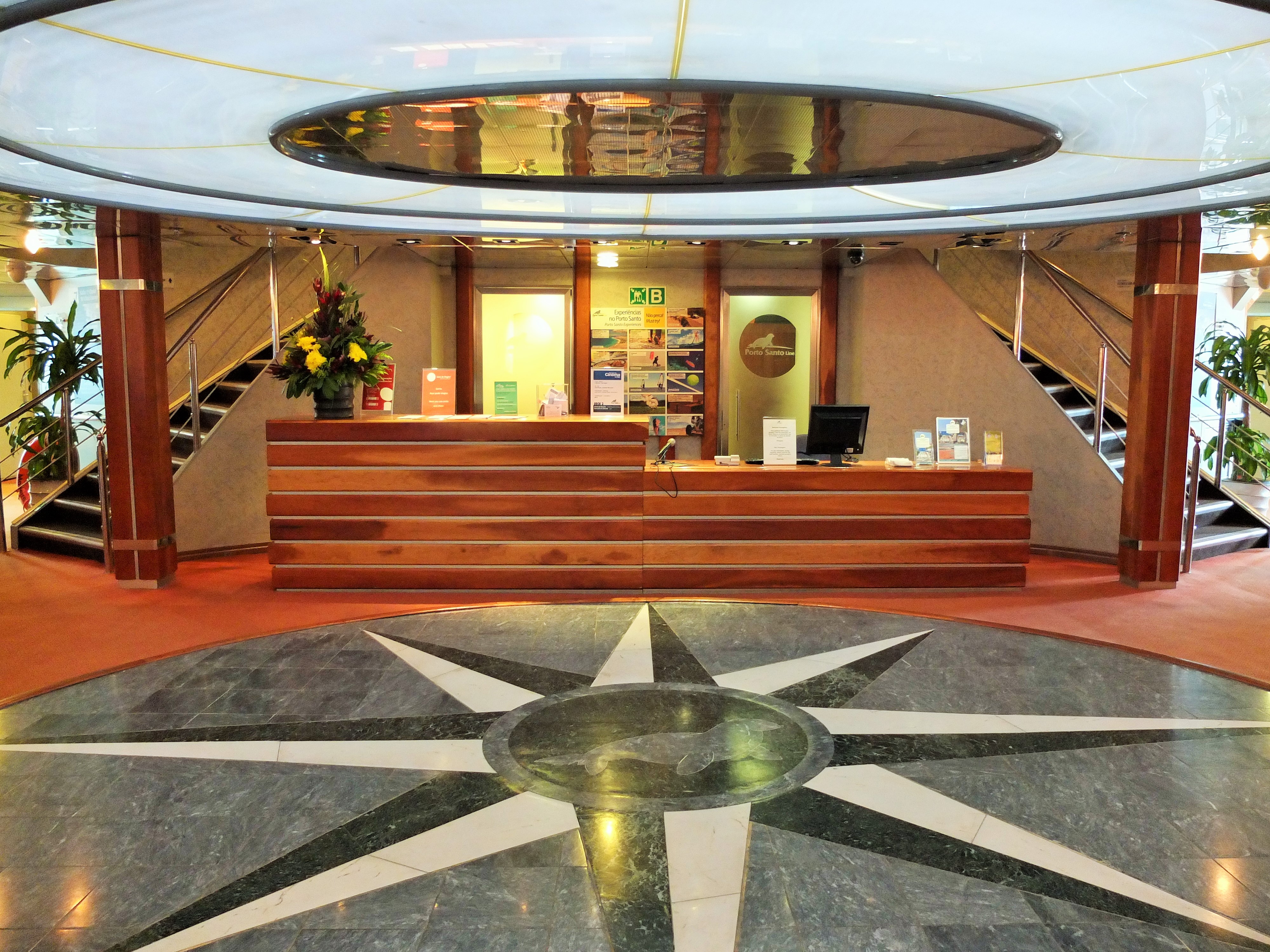 Inside Lobo Marinho